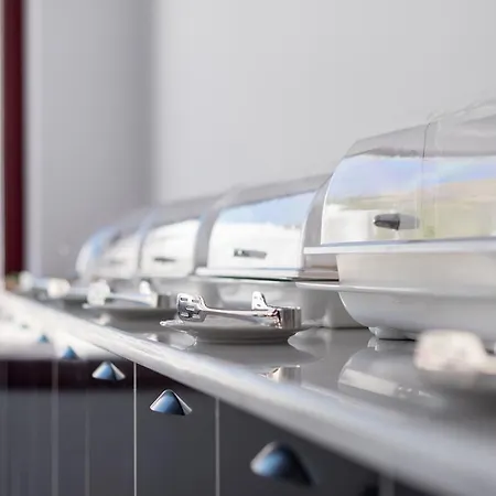 Mar N Mar Crown Hotel-suites 酒店