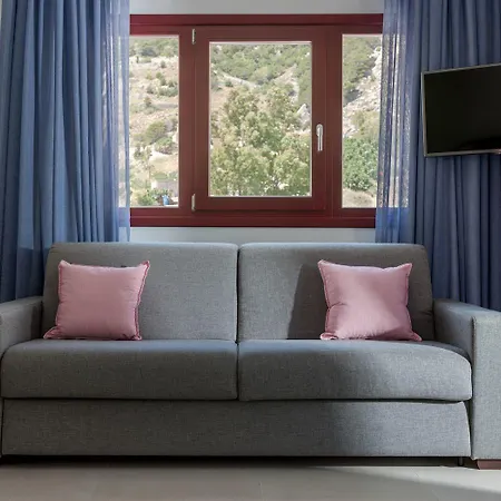 Mar N Mar Crown Hotel-suites 4* Kamári