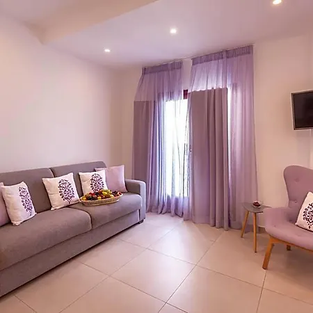Mar N Mar Crown Hotel-suites 4* Kamári