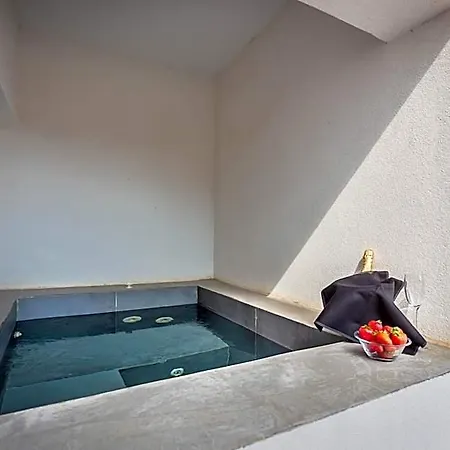 Mar N Mar Crown Hotel-suites 4* Kamári