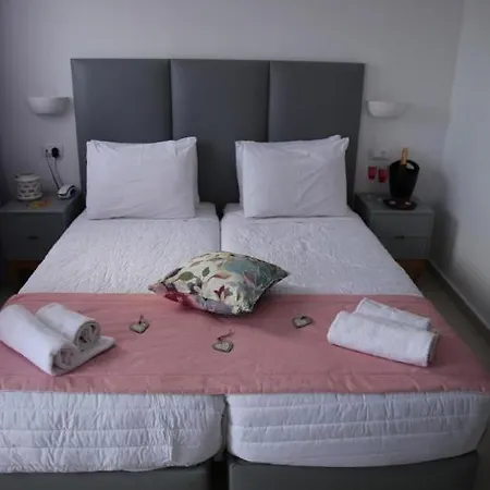 Mar N Mar Crown Hotel-suites 酒店