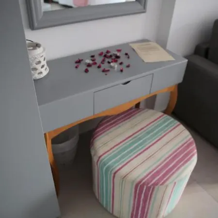 Mar N Mar Crown Hotel-suites