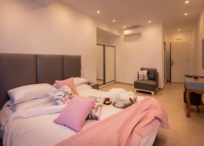 Hotel Mar N Mar Crown Hotel-suites Kamari (Santorini)