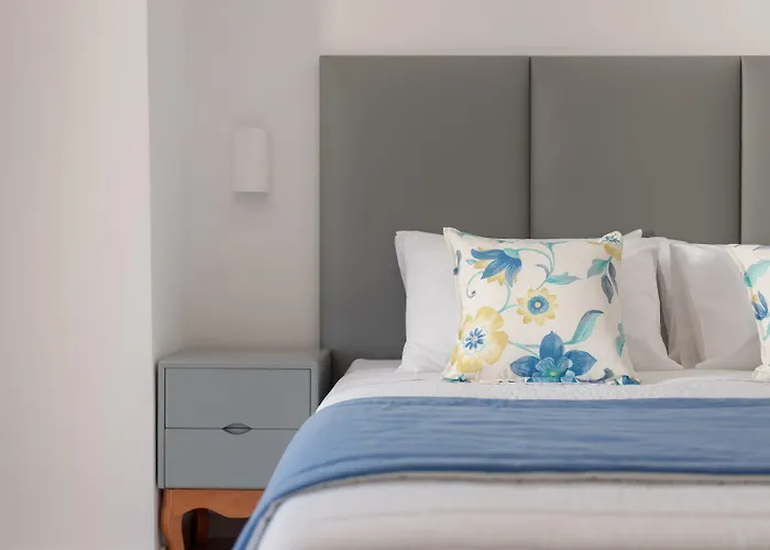 Mar N Mar Crown Hotel-suites