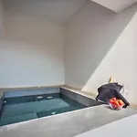 Mar N Mar Crown Hotel-suites