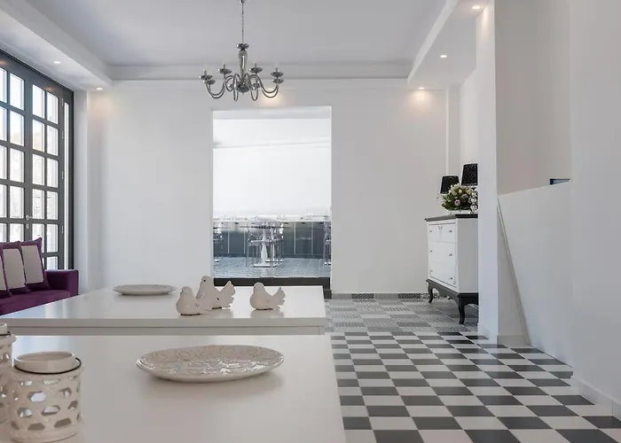 Mar N Mar Crown Hotel-suites