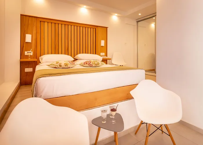 Mar N Mar Crown Hotel-suites 4* Kamári