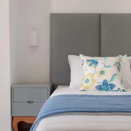 Mar N Mar Crown Hotel-suites