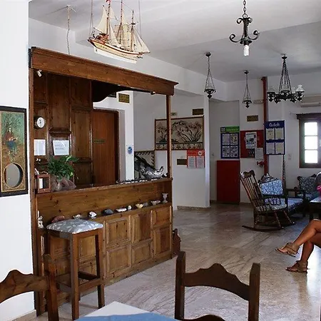 Mar N Mar Crown Hotel-suites 4* Kamári