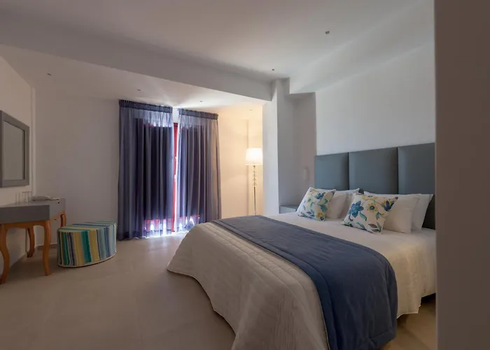 Mar N Mar Crown Hotel-suites Hotel Kamári