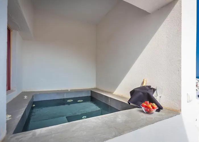 Mar N Mar Crown Hotel-suites